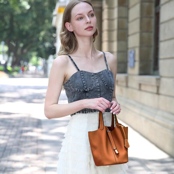 Elegant Women's Leather Bucket Bag - Versatile Travel Purse with Lock Closure - Picture 4 of 7
